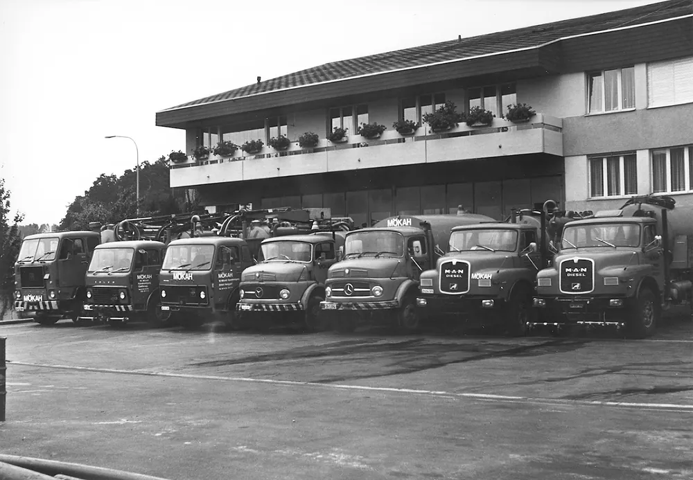Historic trucks in front of the Mökah depot