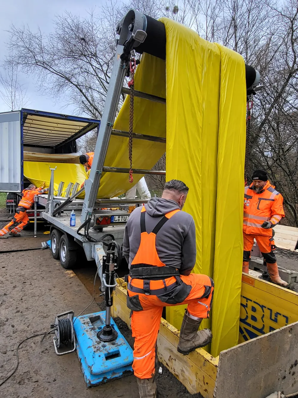 Liner installation crew in Germany