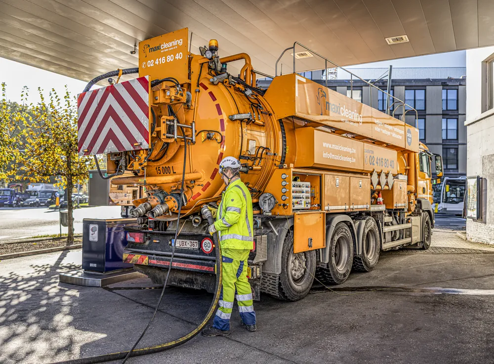 Vacuum tanker operator in Belgium