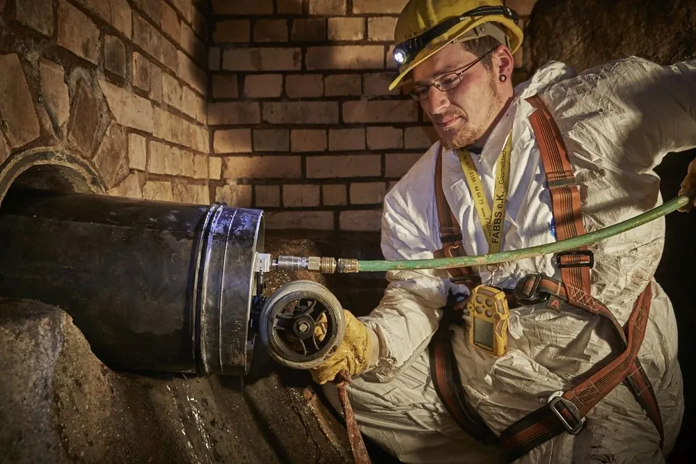 KSG specialist renovating a pipe connection underground